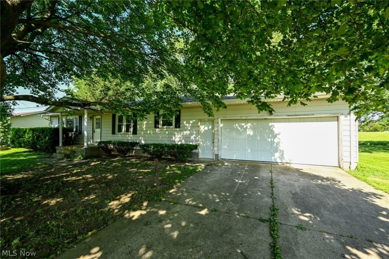 147 Pine Street, Creston, OH - Photo 2