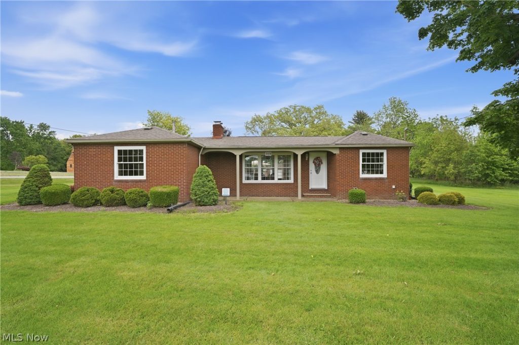 359 Walnut Street, Leetonia, OH