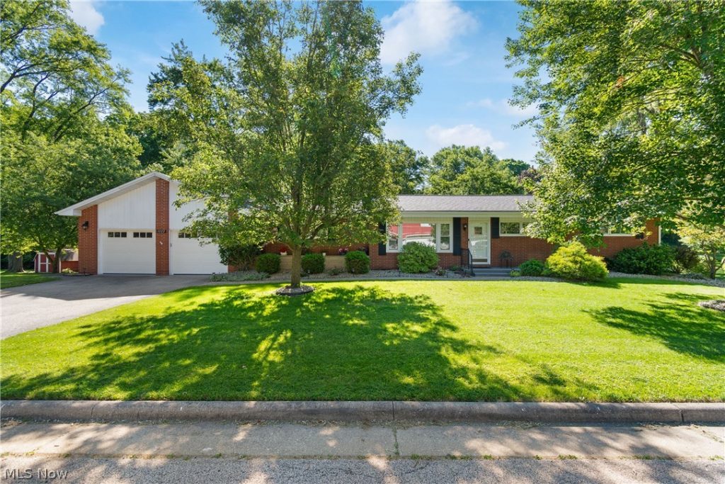 1222 Pleasantview Avenue, North Canton, OH
