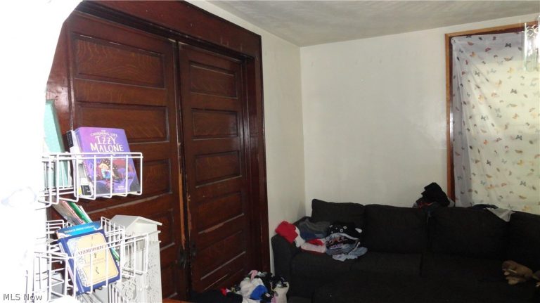 406 Grant Street, Newell, WV - Photo 6