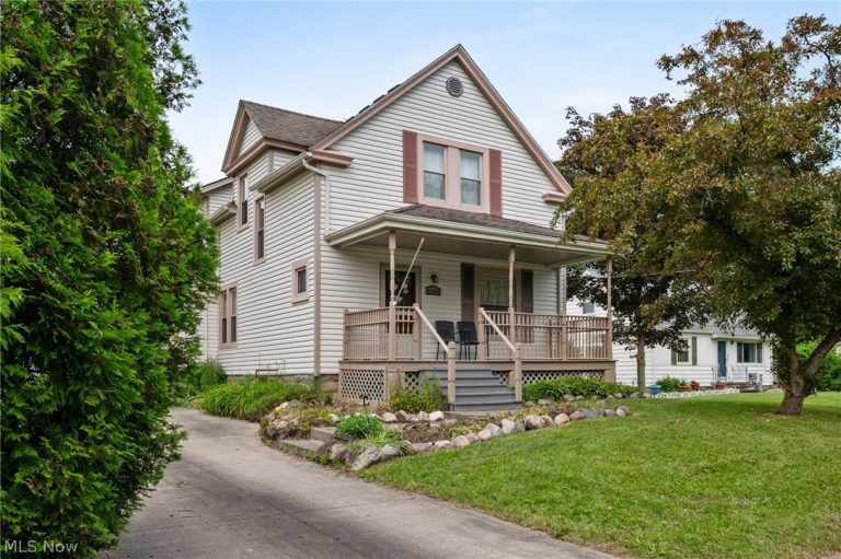 6560 Barton Road, North Olmsted, OH, 44070