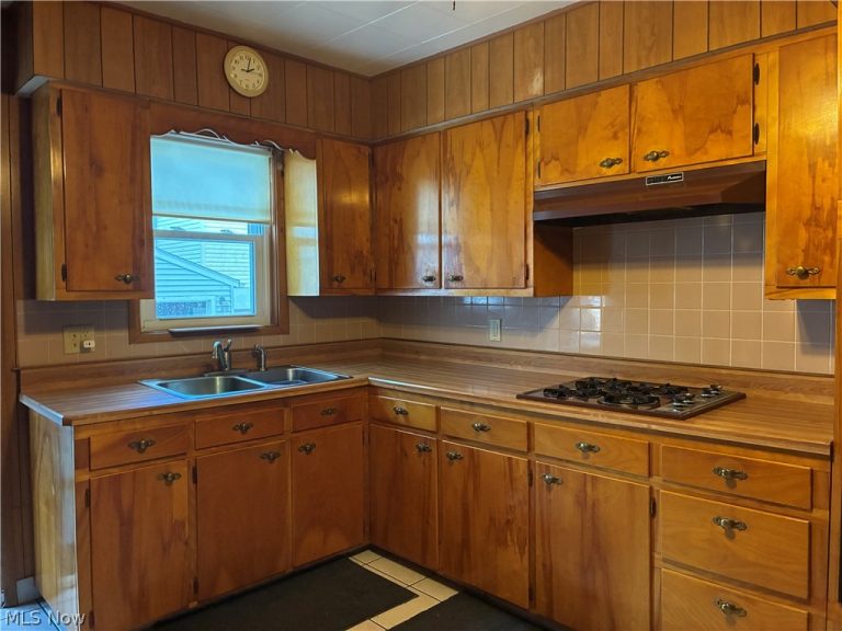 1023 South Street, Niles, OH - Photo 2