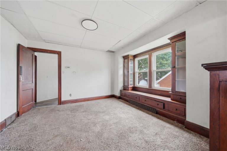 1304 Waterloo Road, Akron, OH - Photo 4