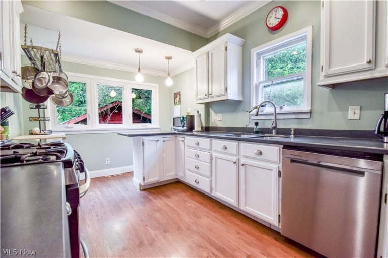 1220 Yellowstone Road, Cleveland Heights, OH - Photo 4