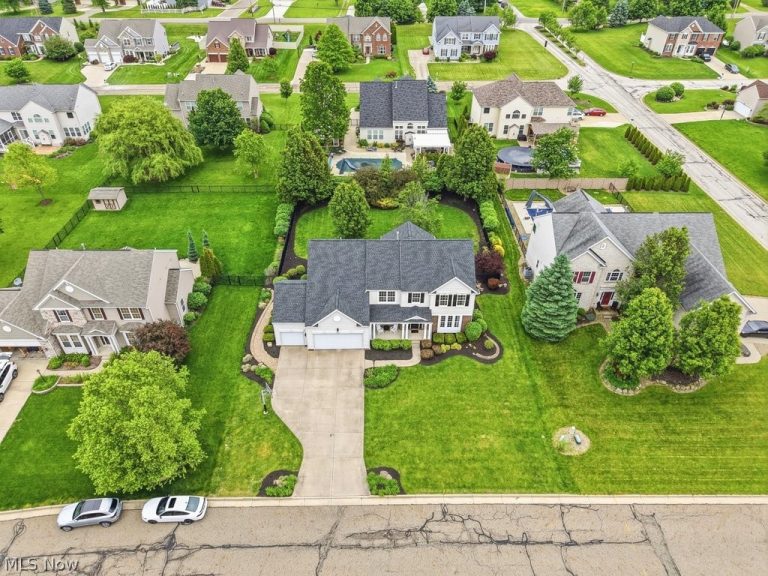 3063 Dunstone Avenue, Akron, OH - Photo 2