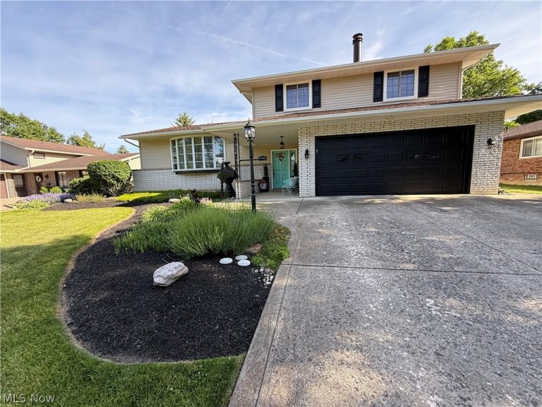 13981 Indian Creek Drive, Middleburg Heights, OH - Photo 2