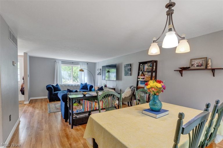24000 Amesbury Drive, North Olmsted, OH - Photo 6