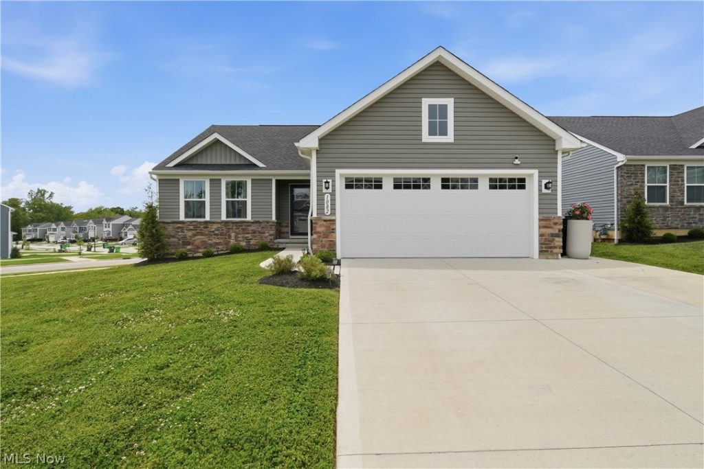 1082 Bookman Avenue, Akron, OH