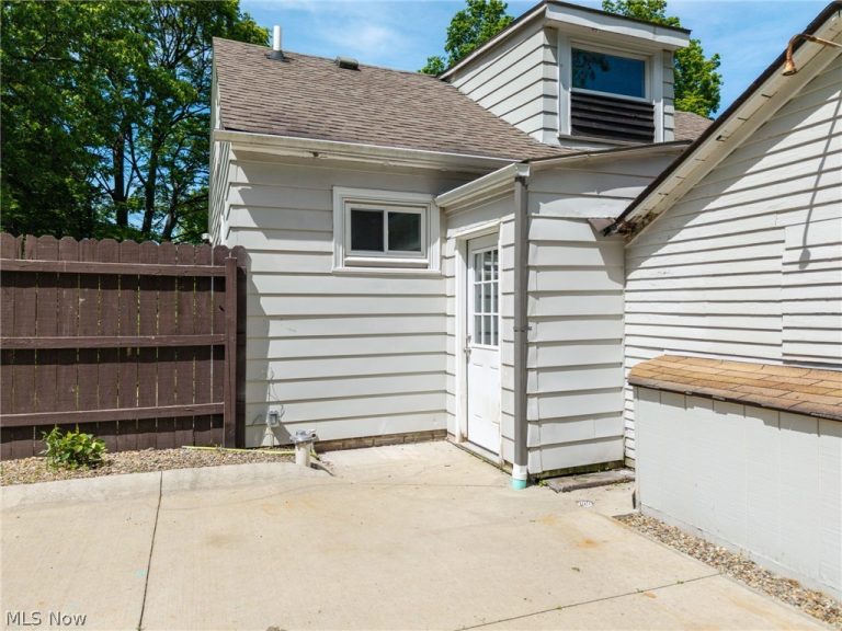 3510 Wadsworth Road, Norton, OH - Photo 8