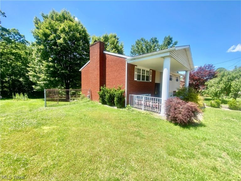 56 Haislop St, Washington, WV - Photo 2