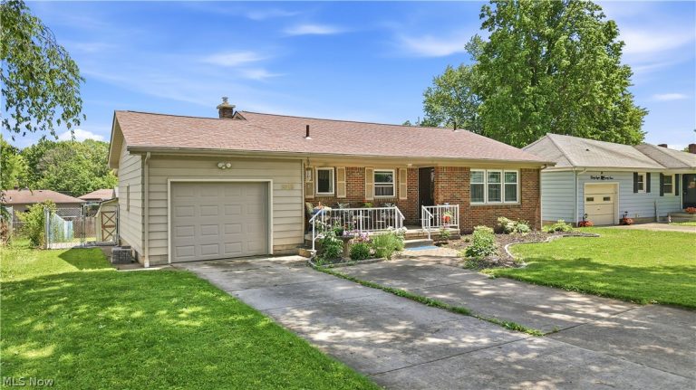 3815 Loma Vista Drive, Youngstown, OH, 44511