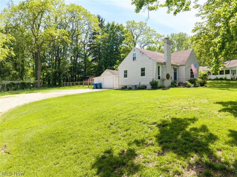 3510 Wadsworth Road, Norton, OH - Photo 2