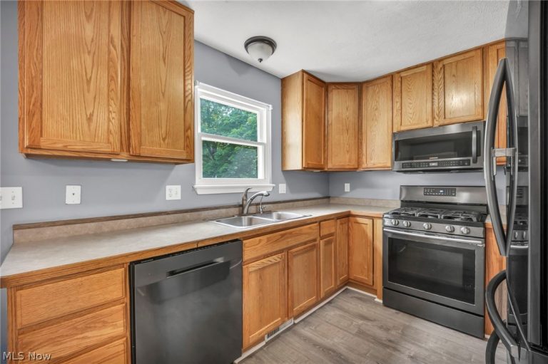 2066 Liberty Road, Stow, OH - Photo 8