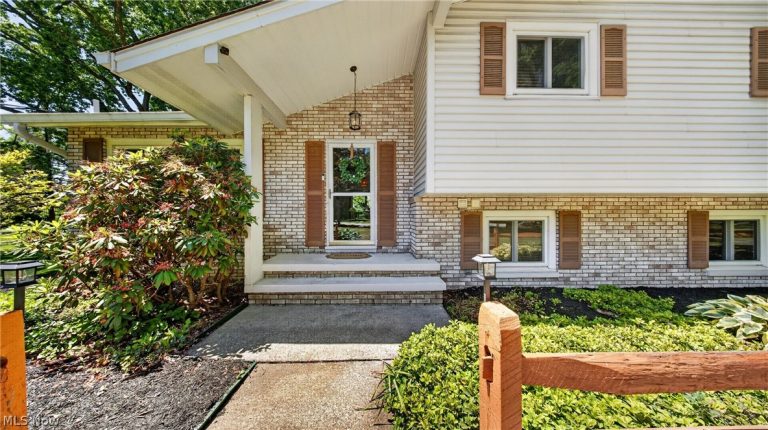 17796 Kingswood Drive, Chagrin Falls, OH - Photo 5