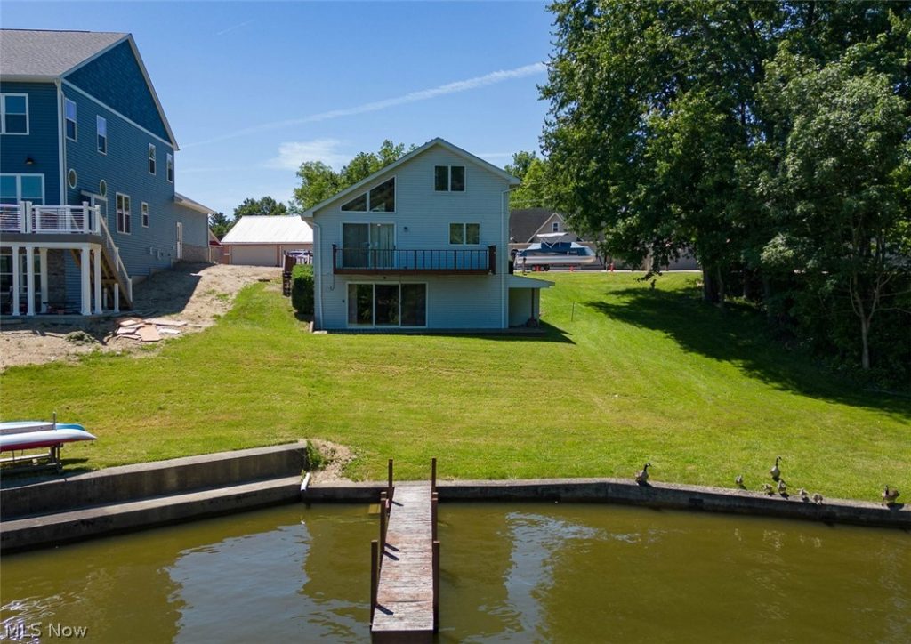 654 Pine Drive, Lake Milton, OH
