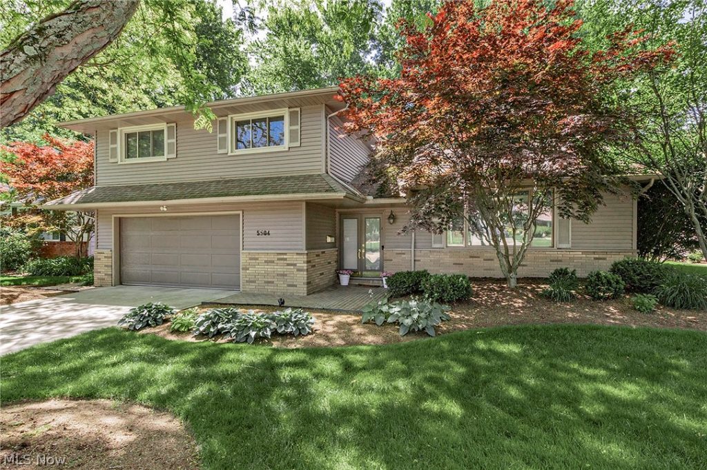 5504 Lansbury Lane, Lyndhurst, OH