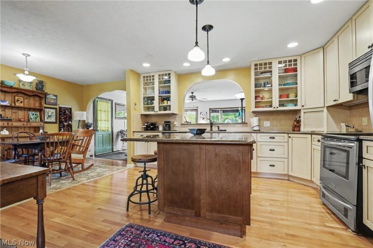 146 Habant Road, Amherst, OH - Photo 8