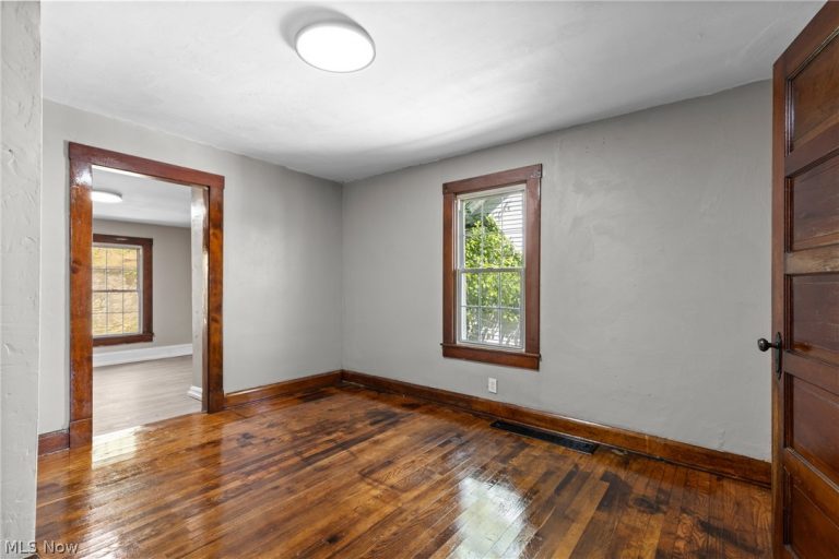 1923 Guernsey Street, Bellaire, OH - Photo 6