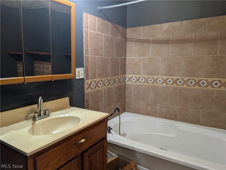 20 High Street, Glouster, OH - Photo 6