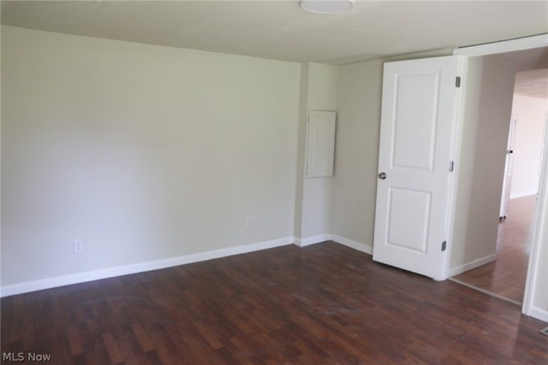 216 Young Lane, St Clairsville, OH - Photo 6
