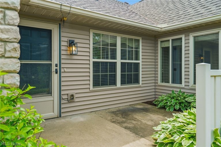 8717 Dublin Ridge Circle, Massillon, OH - Photo 2