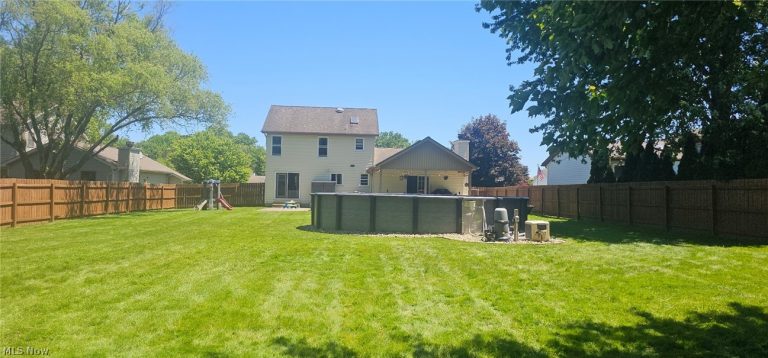 7674 Buchanan Drive, Youngstown, OH - Photo 2