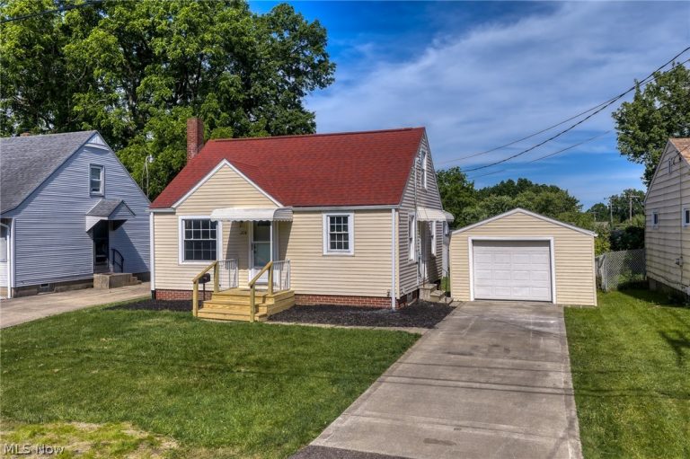208 Kolpwood Avenue, Massillon, OH - Photo 2