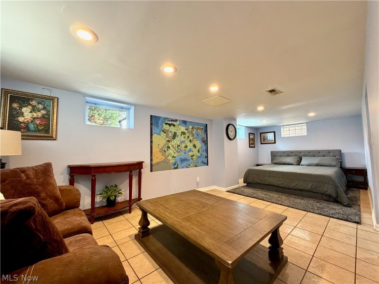 4515 Pershing Avenue, Parma, OH - Photo 8
