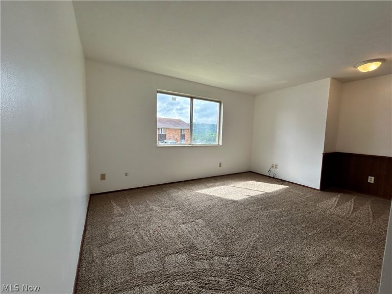 200 West 36th Street #18, Shadyside, OH - Photo 2