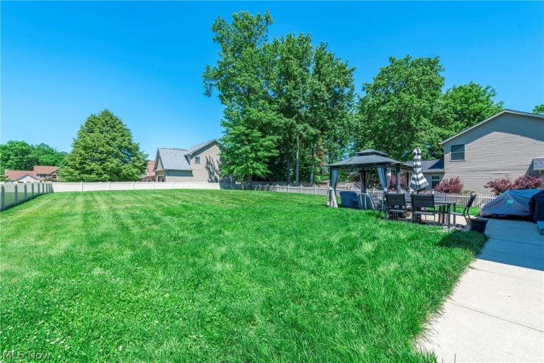 20424 Scotch Pine Way, Strongsville, OH - Photo 8