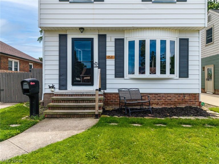 4521 Torrington Avenue, Parma, OH - Photo 2