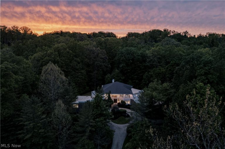 25 River Mountain Drive, Moreland Hills, OH - Photo 4
