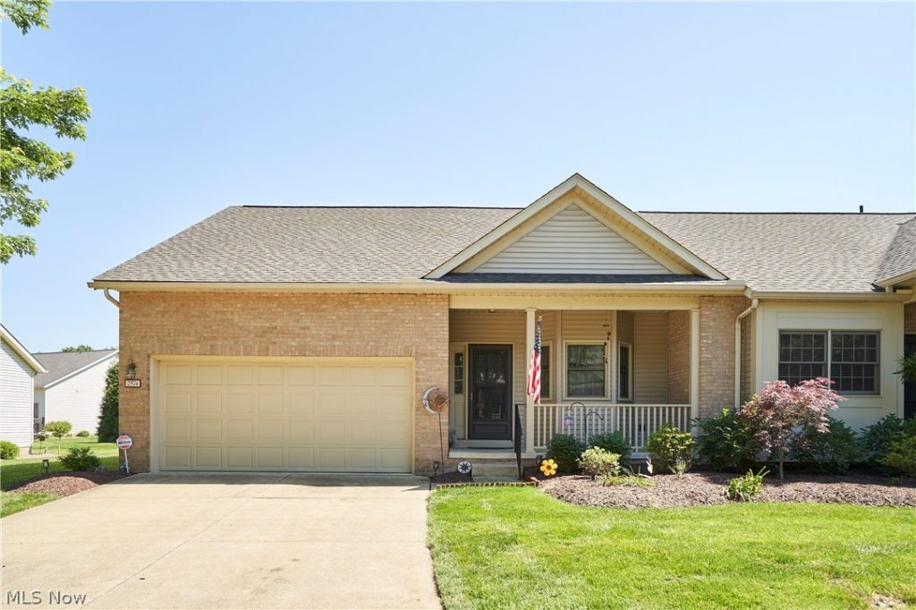 2574 Cardington Green, Uniontown, OH