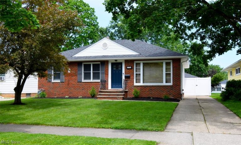 11710 Barrington Boulevard, Parma Heights, OH - Photo 3