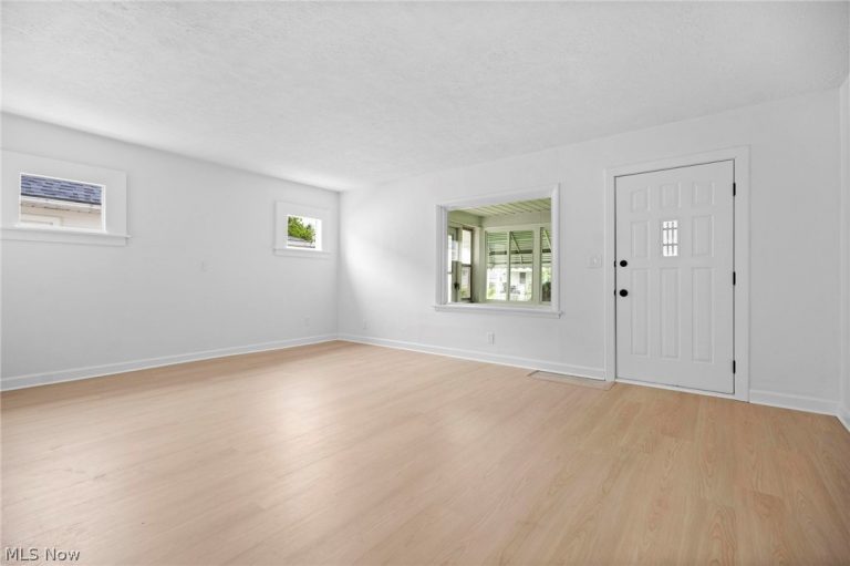 241 Harwood Street, Elyria, OH - Photo 6