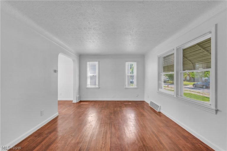 15803 Delrey Avenue, Cleveland, OH - Photo 4