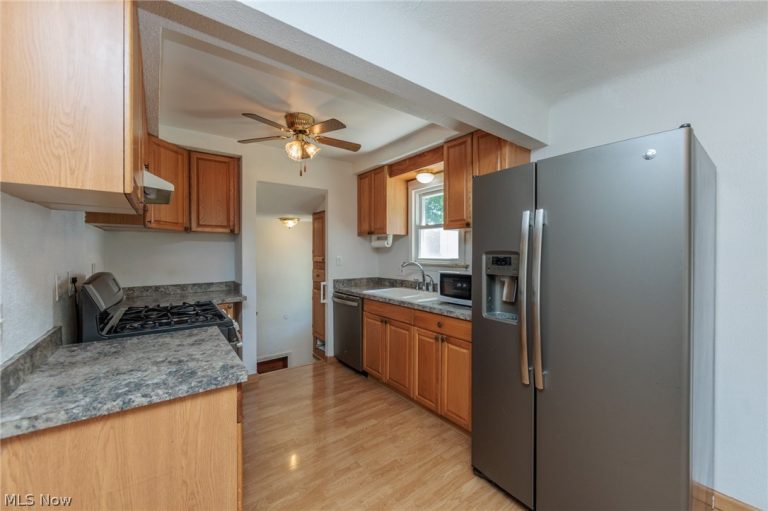 1565 Temple Avenue, Mayfield Heights, OH - Photo 6