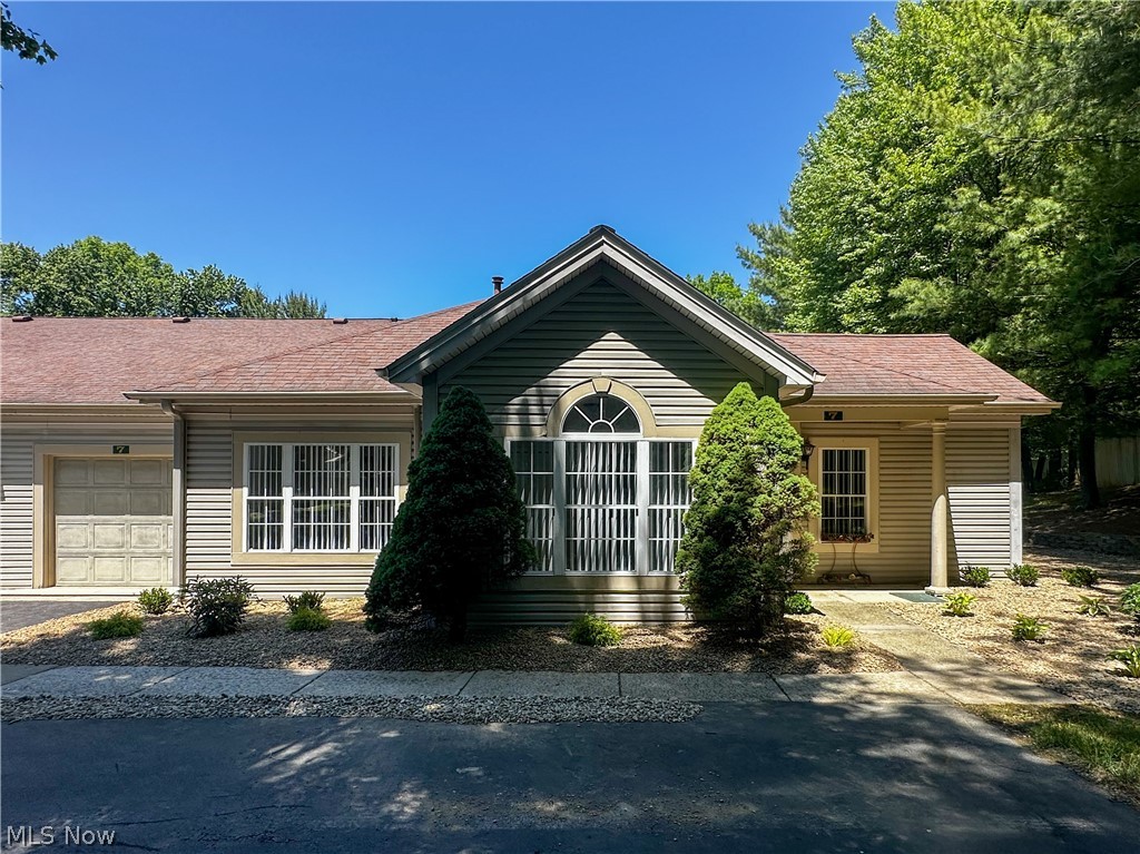 7 Woodland Chase Boulevard, Niles, OH