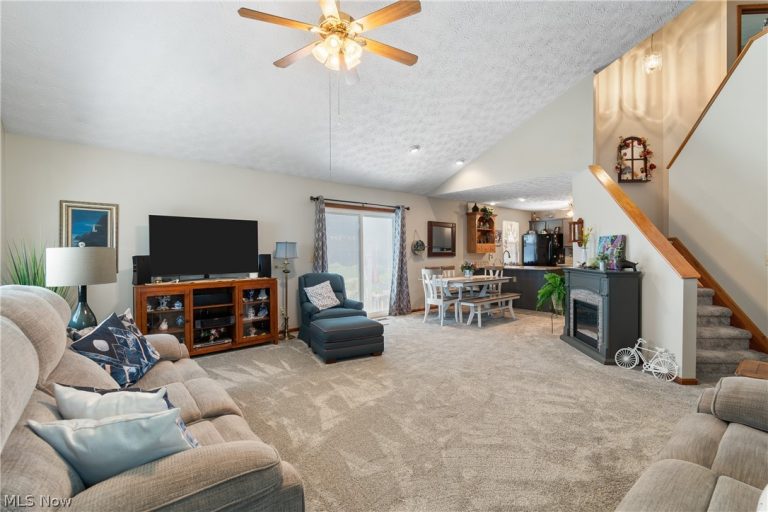 2419 Meadow Spring Circle, Akron, OH - Photo 8