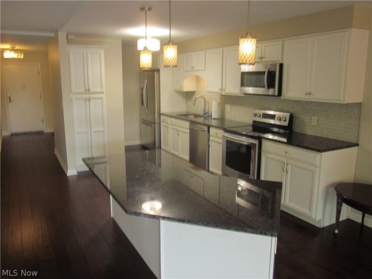 22555 Center Ridge Road #201, Rocky River, OH - Photo 8