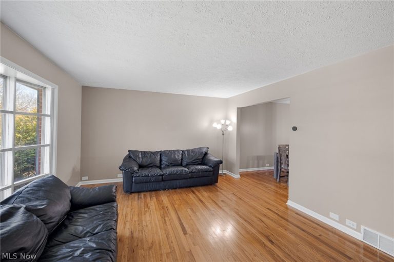 34600 Sharondale Drive, Solon, OH - Photo 3