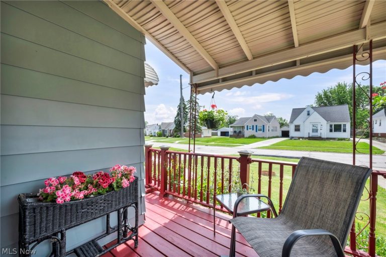 8006 Pinegrove Avenue, Parma, OH - Photo 3