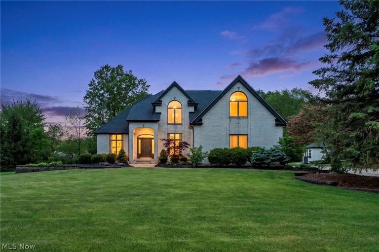 9871 Highland Drive, Brecksville, OH - Photo 2
