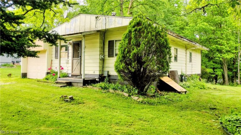 2399 Bonna Drive, Uniontown, OH - Photo 3