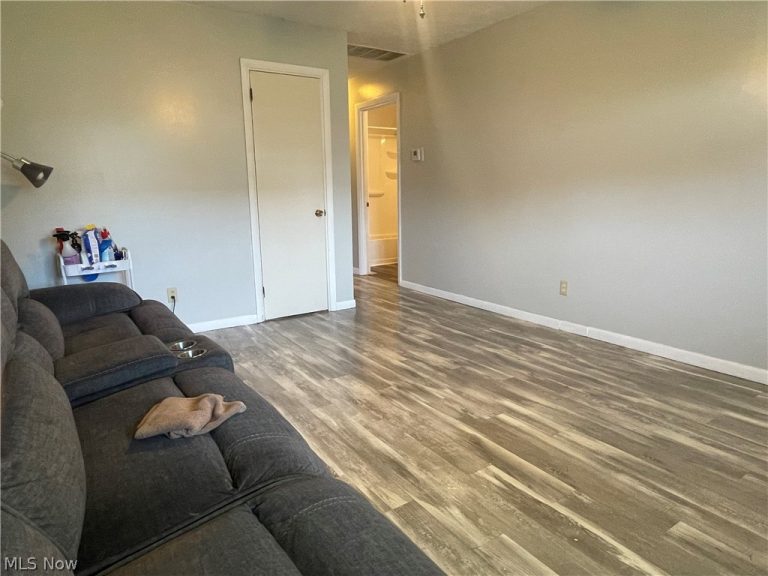 611 Logan Street, Elyria, OH - Photo 5