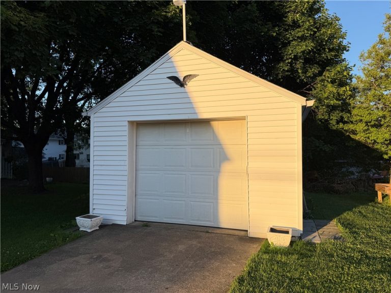 2414 Watson Avenue, Alliance, OH - Photo 8