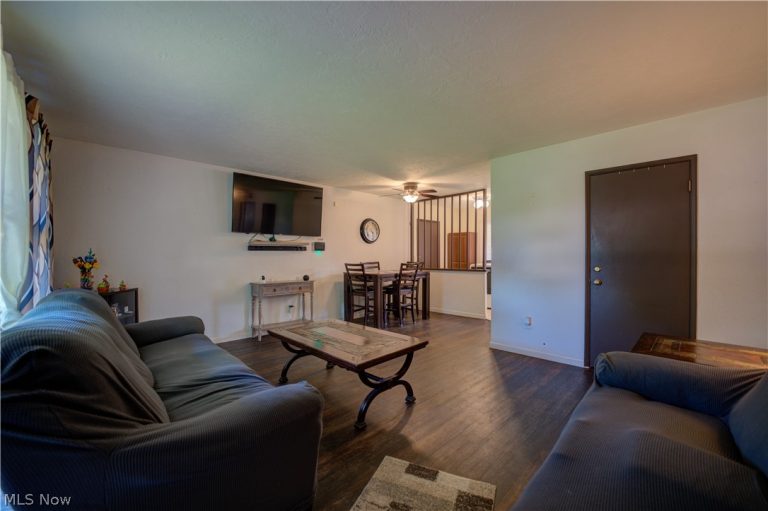 3805 Hogan Drive, Lorain, OH - Photo 4