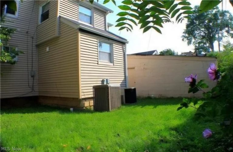2433 Tuxedo Avenue, Parma, OH - Photo 3