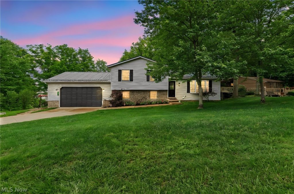44 Navajo Trail, Malvern, OH