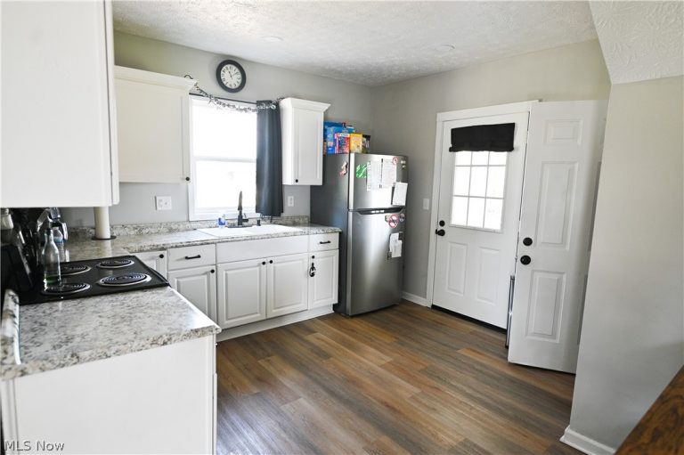 1323 Pallas Avenue, South Zanesville, OH - Photo 8